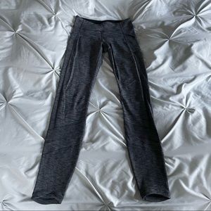 Grey textured leggings w/ pocket 🔷